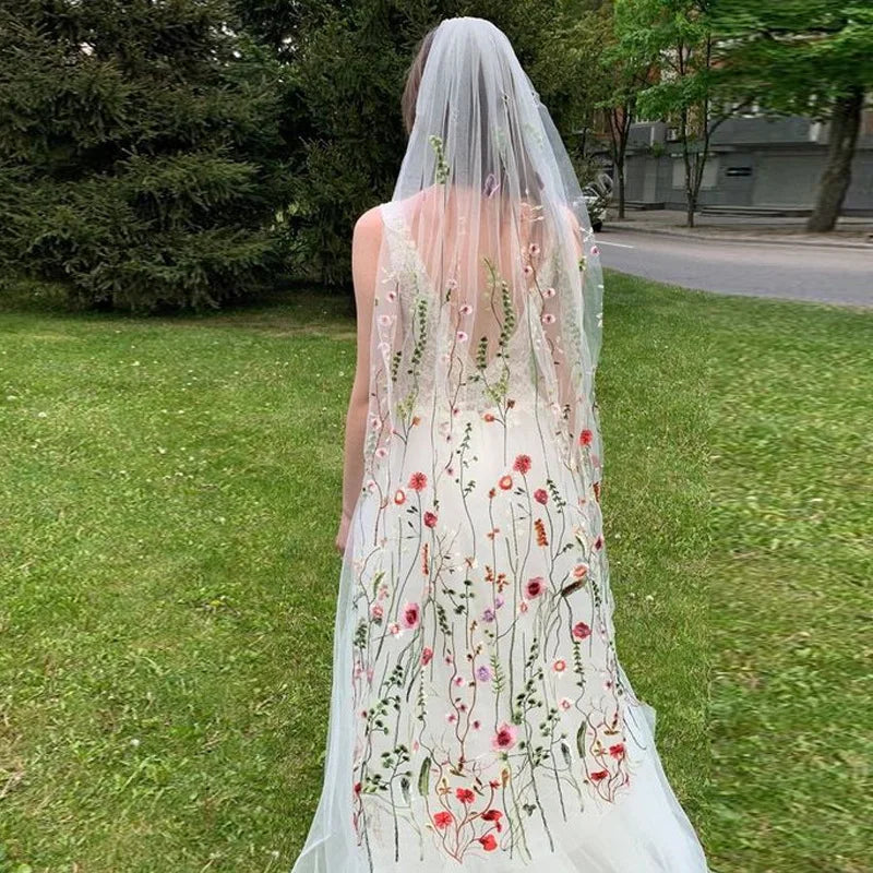 Hot Sell Latest Long Tulle Wedding Bridal Veil Lace Wedding Veil With Appliques Lace  Wedding Veil