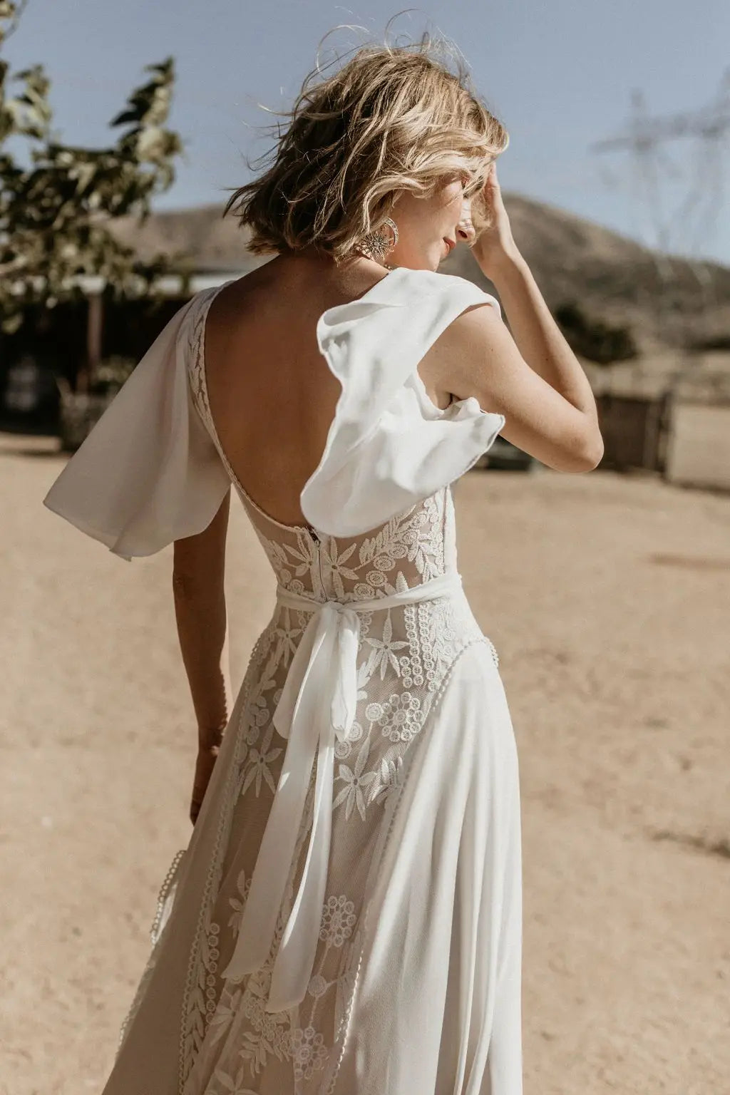 10926#Real Photos Flare Sleeve Lace Bohemian Beach V-Neck Open Back Illusion Wedding Dress Wedding Bridal Gown