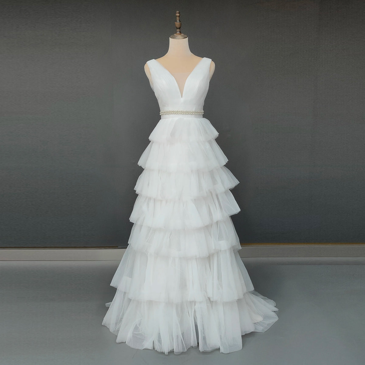 100% Real Photos Elegant V-Neck Sleeveless Tiered Tulle Ball Gown for Wedding Backless Ruffles A-line Wedding Dress for Women