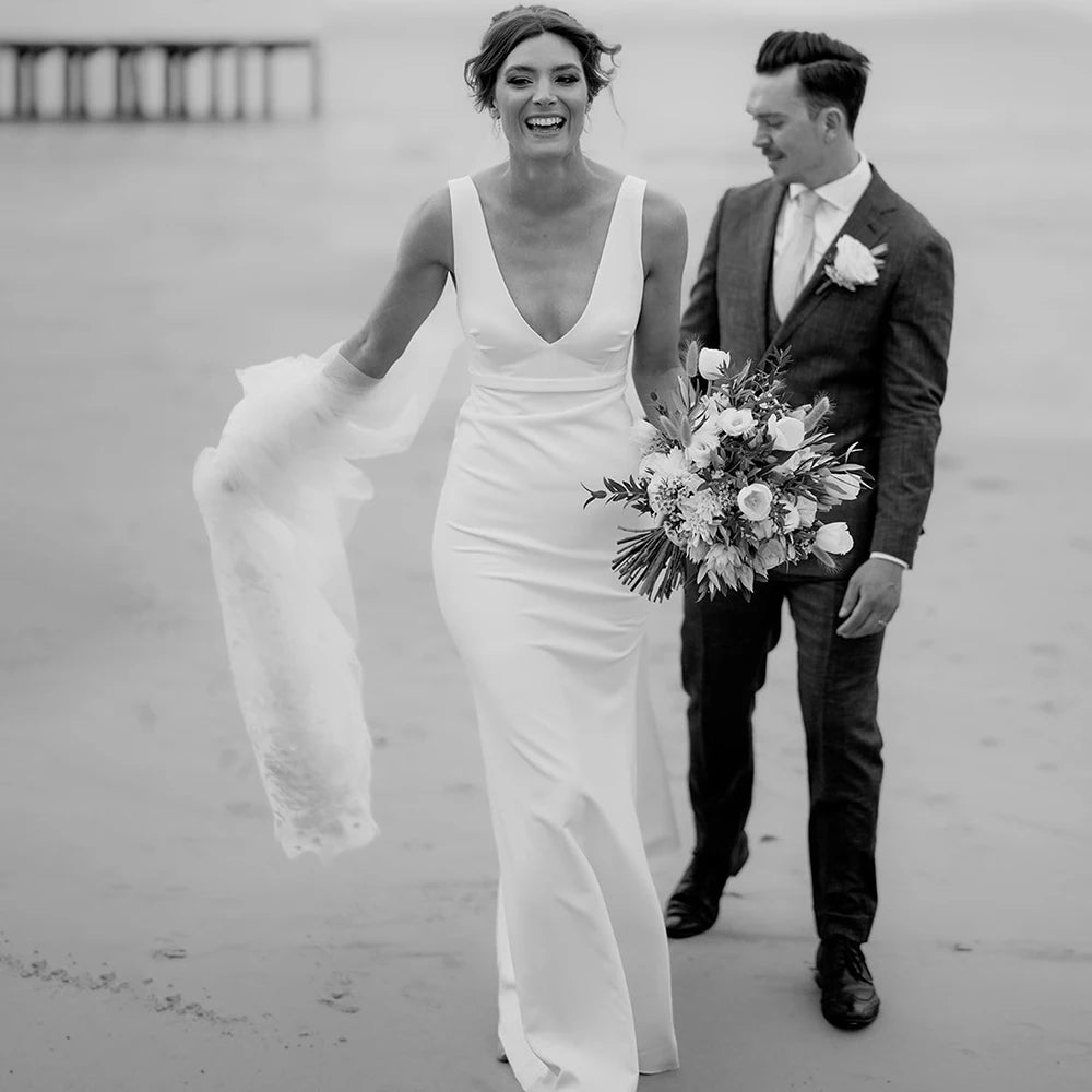 8705# Real Photos Simple Beach Sweep Train Wedding Dress V Neck Backless Soft Stain Bride Gown for Lawn Wedding Party