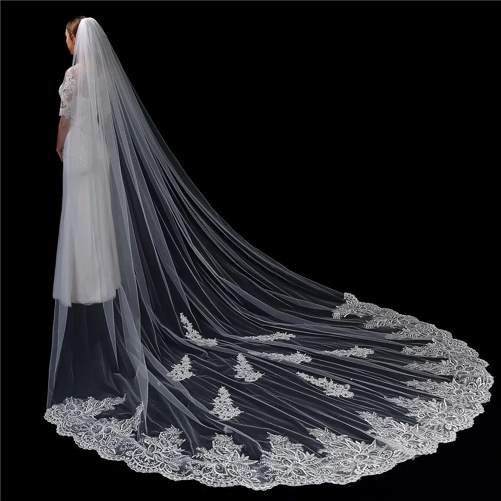 Hot Sell Latest Long Wedding Bridal Veil for Women Lace Royal Train Wedding Veil With Appliques Lace 2024