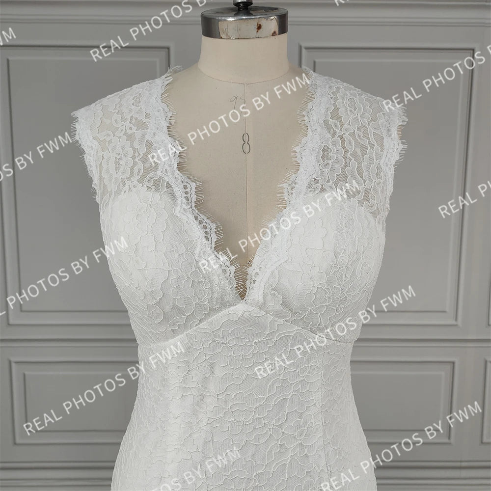 100% Real Photos Simple V-neck Sleeveless Lace Mermaid Wedding Dress Elegant Sweep Train Sleeveless Bridal Gown for Women