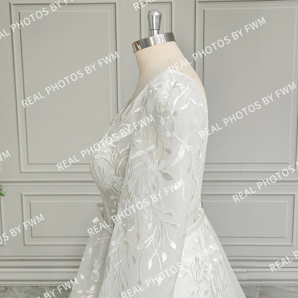 Real Photos High Quality Elegant V-Neck Lace A-line Wedding Dress for Bride Women Long Sleeves Backless Bridal Gown