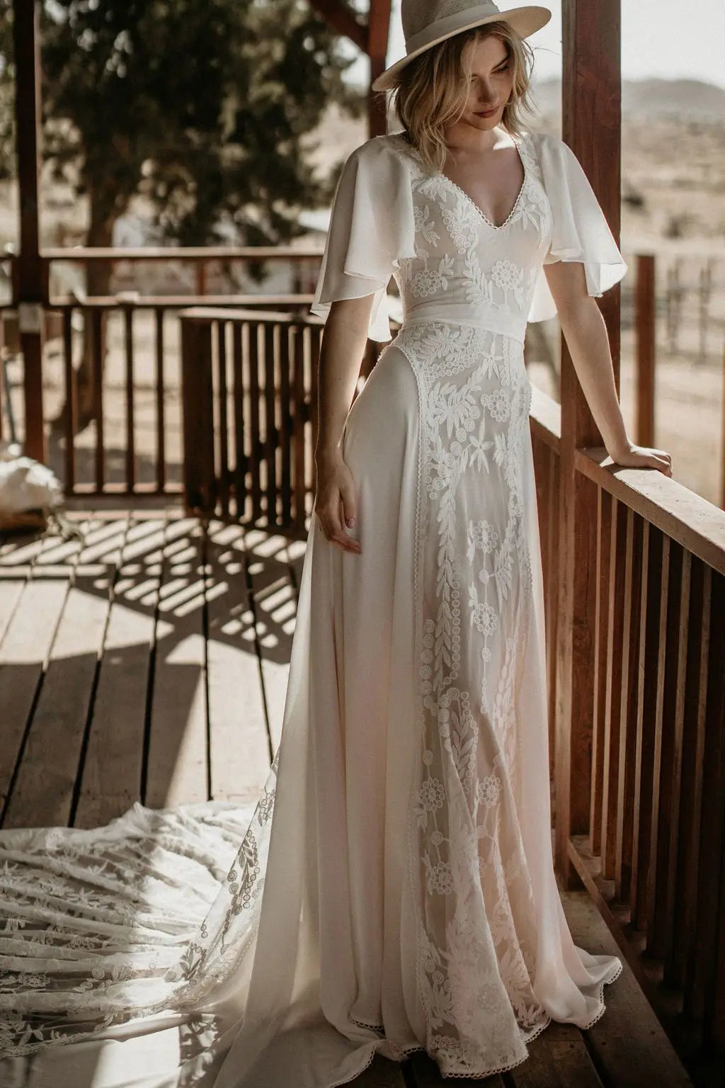 10926#Real Photos Flare Sleeve Lace Bohemian Beach V-Neck Open Back Illusion Wedding Dress Wedding Bridal Gown