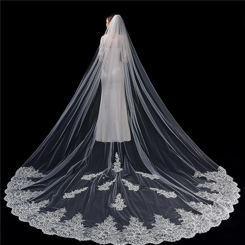Hot Sell Latest Long Wedding Bridal Veil for Women Lace Royal Train Wedding Veil With Appliques Lace 2024
