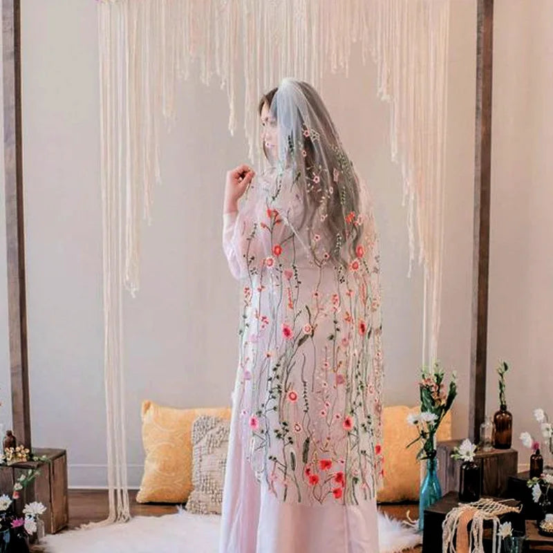 Hot Sell Latest Long Tulle Wedding Bridal Veil Lace Wedding Veil With Appliques Lace  Wedding Veil