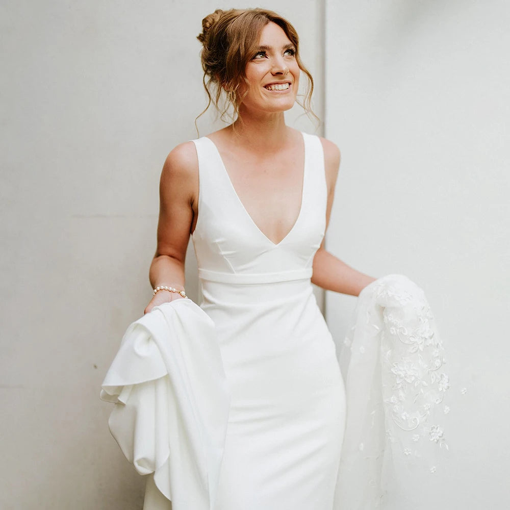 8705# Real Photos Simple Beach Sweep Train Wedding Dress V Neck Backless Soft Stain Bride Gown for Lawn Wedding Party